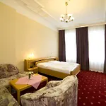 パラッキー ホテル 4*